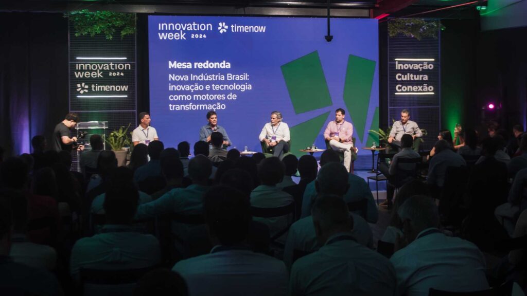 mesa redonda durante o Innovation Week 2024 da timenow