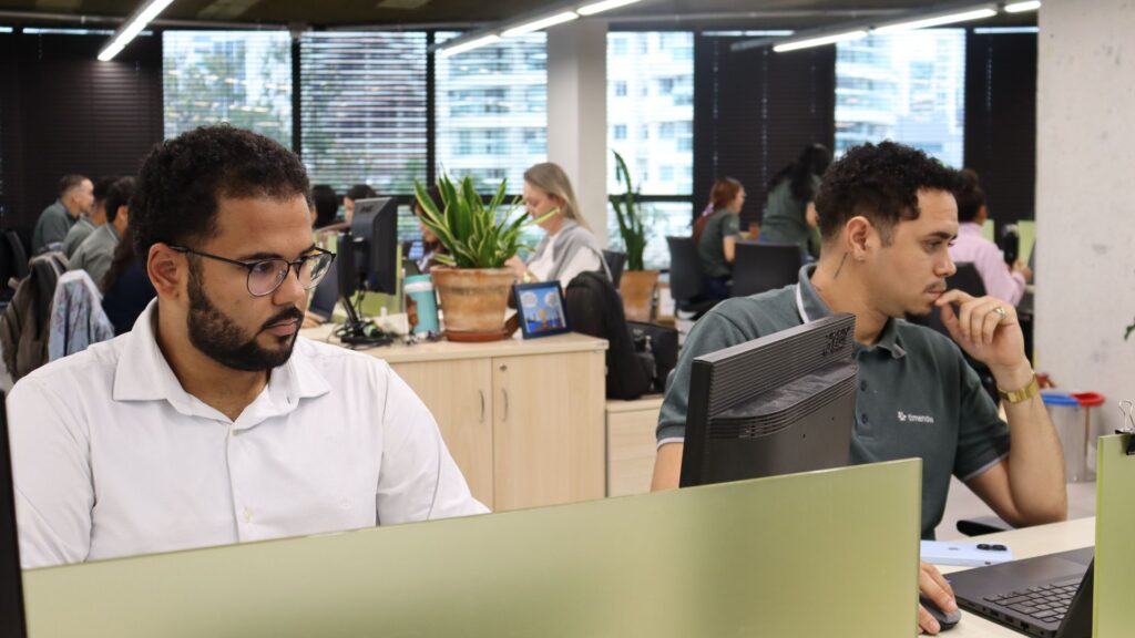 Colcaboradores em atividade representam a Gestão Digital de Contratos
